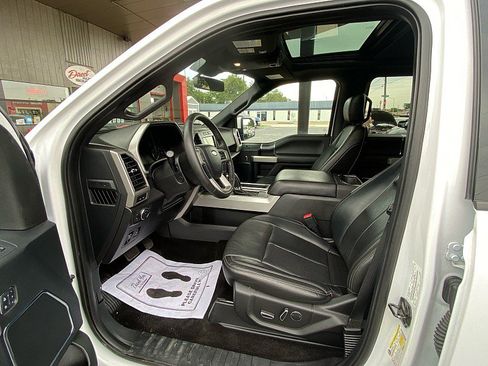 Used 2018 Ford F150 Lariat w/ Equipment Group 502A Luxury AWD/4WD image 6