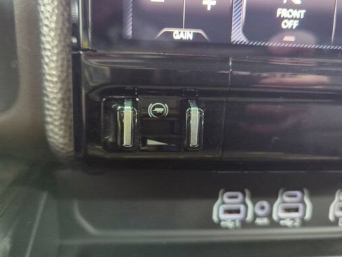 Used 2025 RAM 1500 Limited AWD/4WD image 21