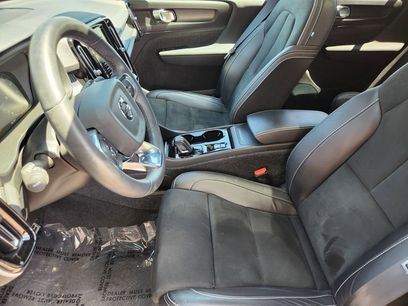 Used 2022 Volvo XC40 T5 R-Design