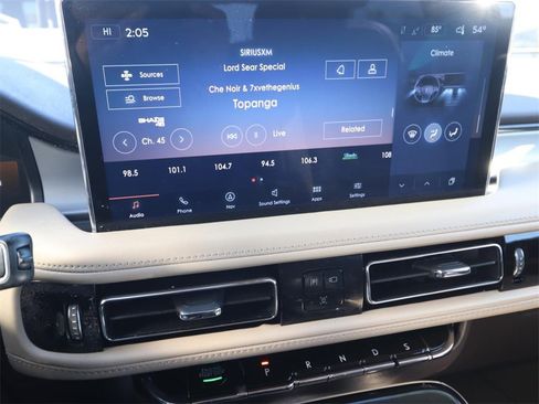 Used 2022 Lincoln Nautilus FWD w/ Premium Package image 18