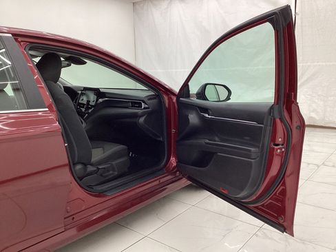 Used 2021 Toyota Camry LE image 17