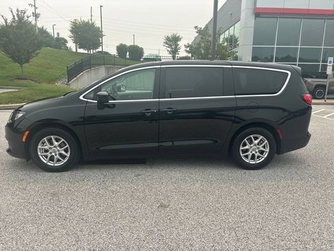 Used 2024 Chrysler Voyager LX FWD image 11