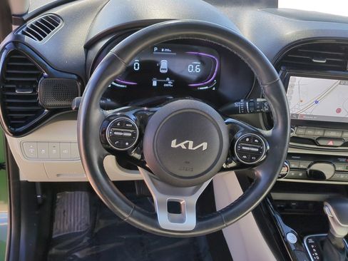 Used 2023 Kia Soul EX image 17