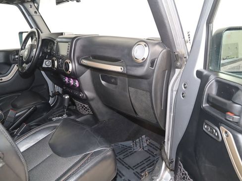 Used 2016 Jeep Wrangler Unlimited Sahara image 43