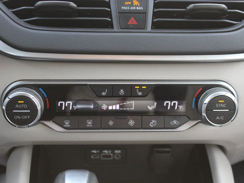 Used 2020 Nissan Altima 2.5 SV image 17