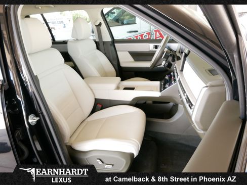 Used 2024 Hyundai Santa Fe Calligraphy FWD image 8