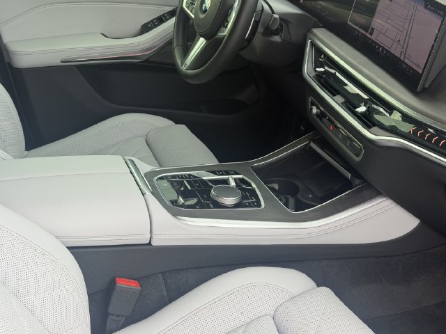 Used 2026 BMW X5 xDrive40i w/ M Sport Package AWD/4WD image 20