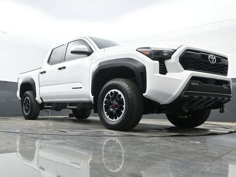 Used 2024 Toyota Tacoma TRD Off-Road image 24