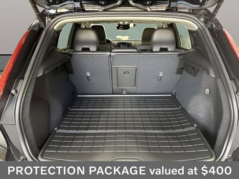 Used 2024 Volvo XC40 B5 Plus w/ Climate Package AWD/4WD image 6