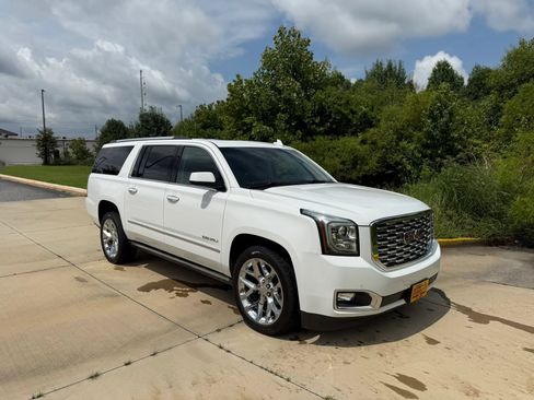 Used 2019 GMC Yukon XL Denali w/ Denali Ultimate Package AWD/4WD image 4