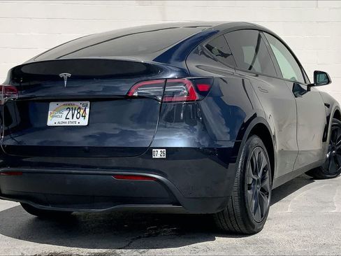 Used 2024 Tesla Model Y 2WD image 21