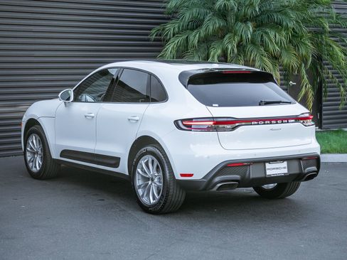 Certified 2026 Porsche Macan AWD/4WD image 3