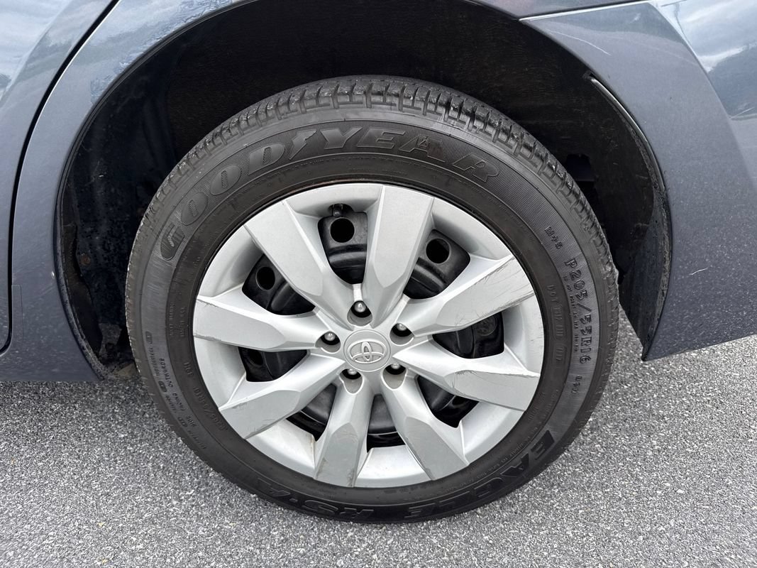 Used 2015 Toyota Corolla LE FWD image 30