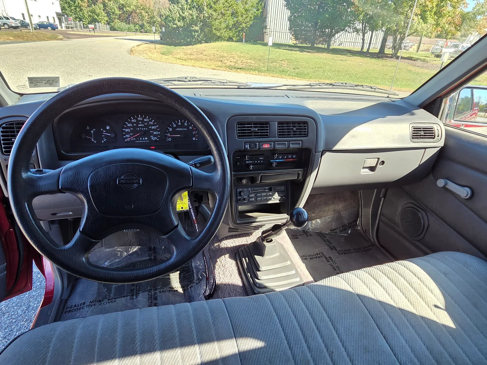 Used 1995 Nissan Pickup 2WD Regular Cab image 10