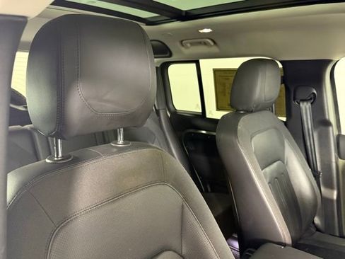 Used 2020 Land Rover Defender 110 SE AWD/4WD image 32