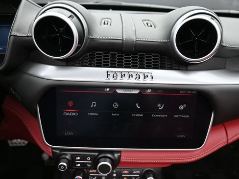 Used 2020 Ferrari Portofino RWD image 19