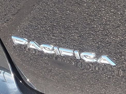 Used 2025 Chrysler Pacifica Select FWD image 34