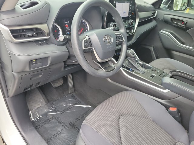 Used 2022 Toyota Highlander L FWD image 22