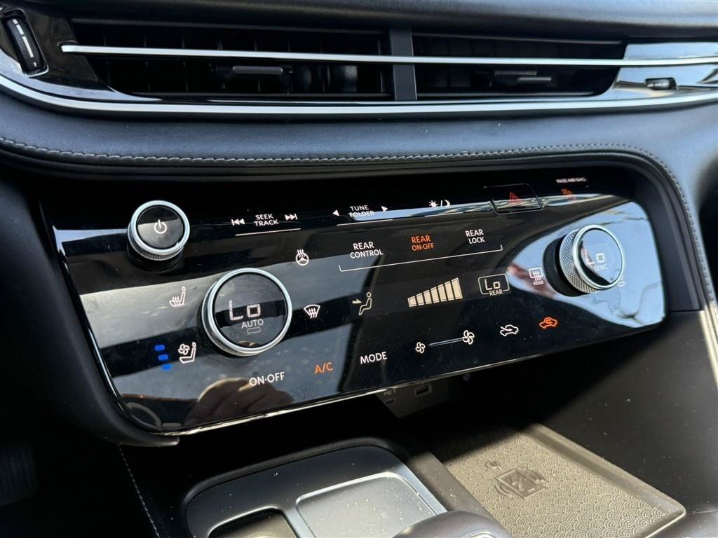 Used 2023 INFINITI QX60 Luxe w/ Vision Package AWD/4WD image 42