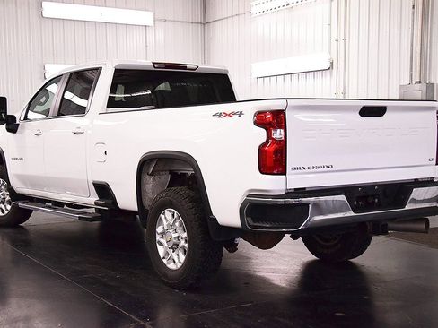 Used 2023 Chevrolet Silverado 3500 LT image 5