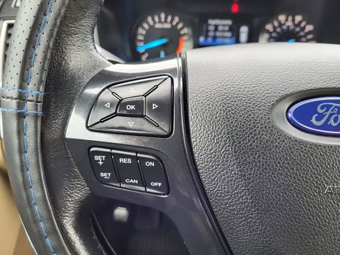 Used 2016 Ford Explorer XLT image 25