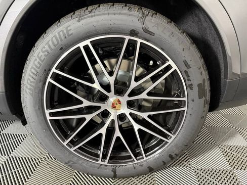 New 2025 Porsche Cayenne Coupe image 12