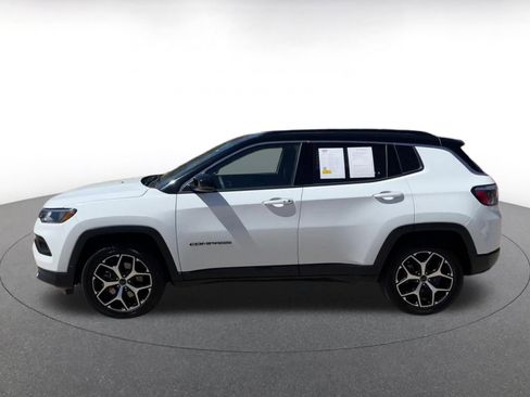 Used 2025 Toyota Corolla LE image 9