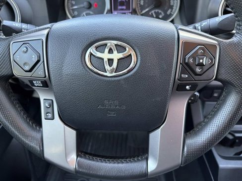 Used 2016 Toyota Tacoma SR5 w/ SR5 Appearance Package (SN) image 21