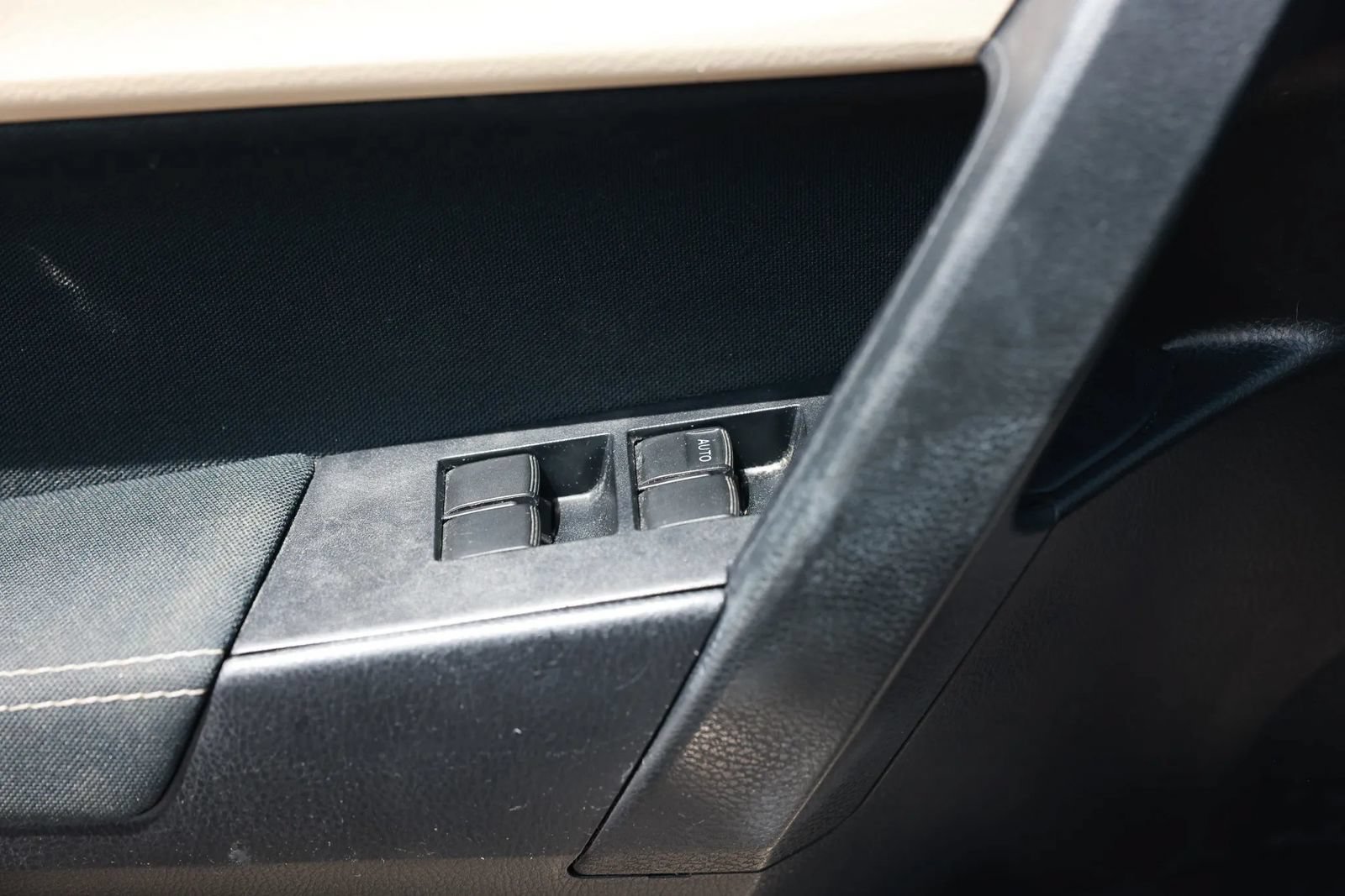 Used 2015 Toyota Corolla LE FWD image 43