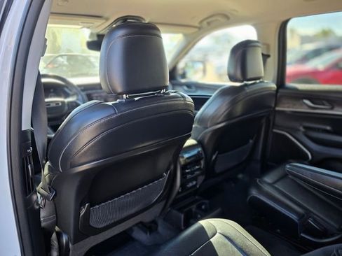 Used 2022 Jeep Grand Cherokee L Limited image 18