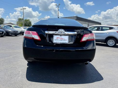 Used 2011 Toyota Camry XLE FWD image 5
