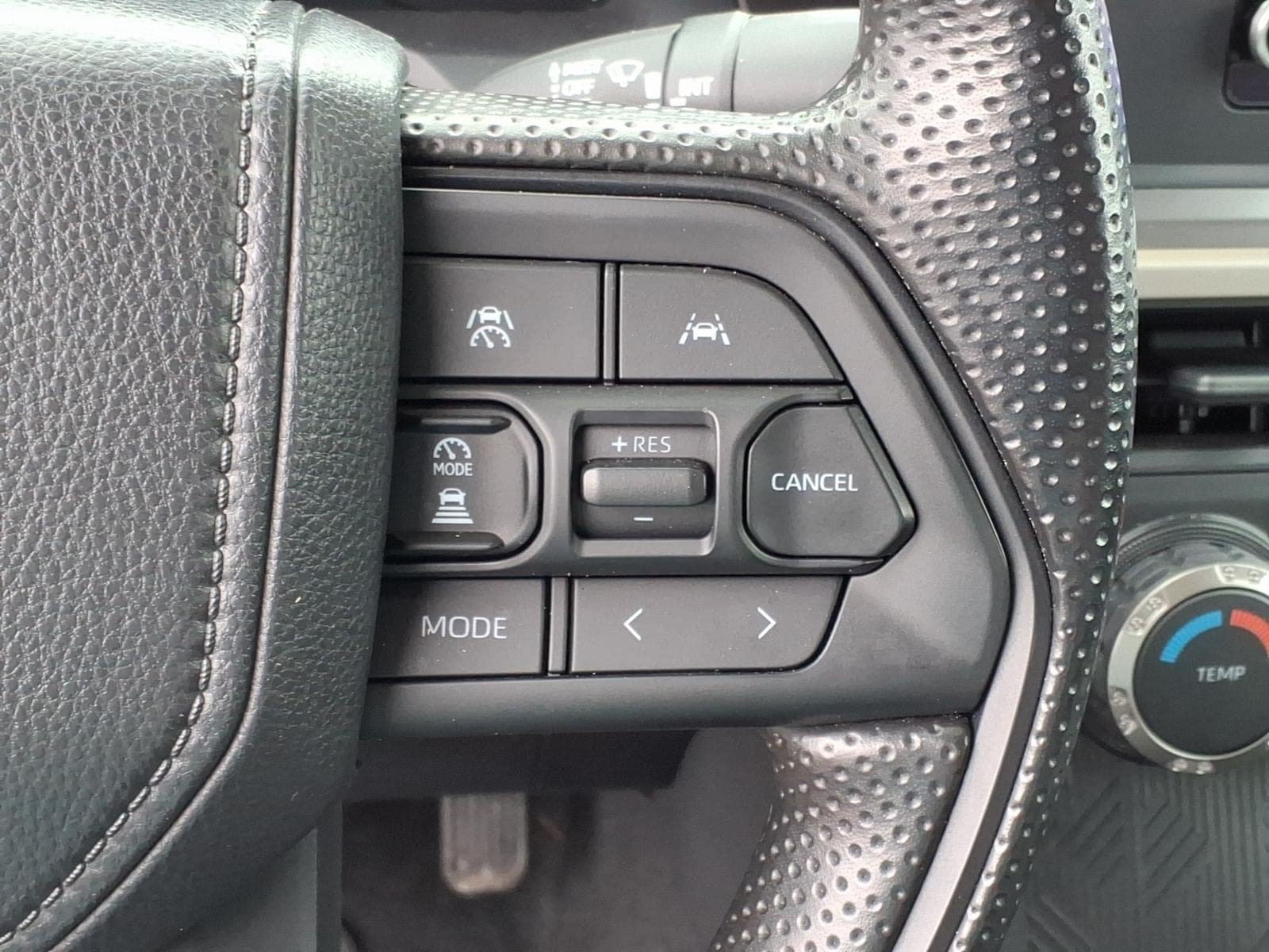 Used 2025 Toyota Tacoma SR5 AWD/4WD image 26