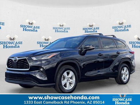 Used 2023 Toyota Highlander LE FWD image 1