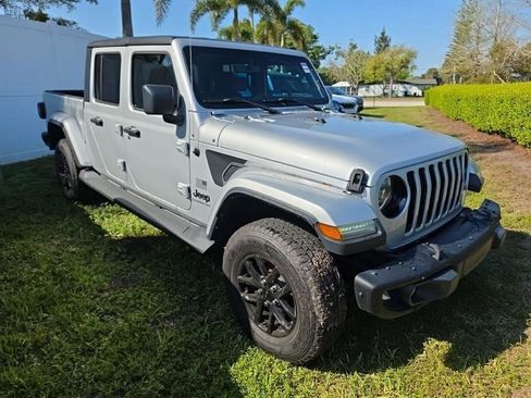 Used 2023 Jeep Gladiator Sport image 2