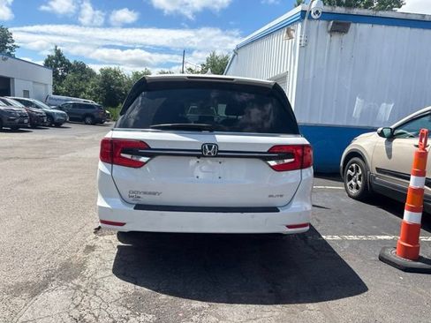 Used 2023 Honda Odyssey Elite image 2