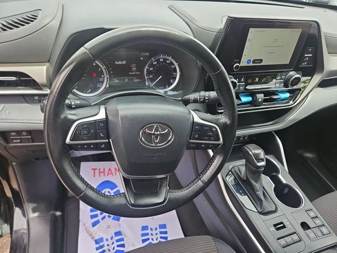 Used 2023 Toyota Highlander LE AWD/4WD image 13