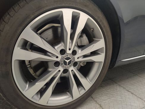 Used 2018 Mercedes-Benz C 300 Sedan w/ Premium Package image 31
