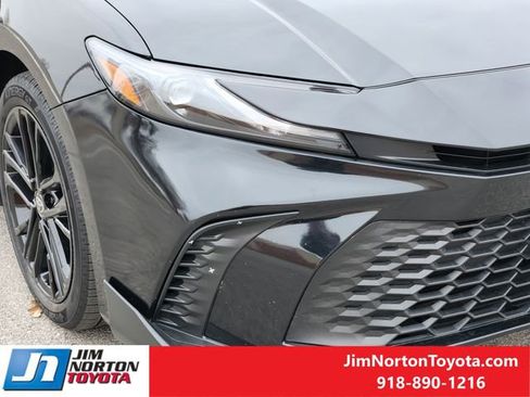 Used 2025 Toyota Camry SE image 9