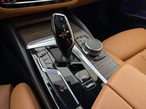 Used 2022 BMW 530i w/ Convenience Package RWD image 17