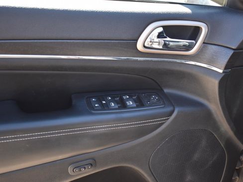 Used 2015 Jeep Grand Cherokee Limited w/ Luxury Group II image 21