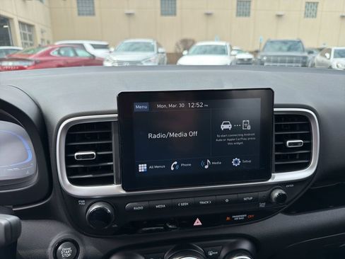 Used 2024 Hyundai Venue SEL image 7