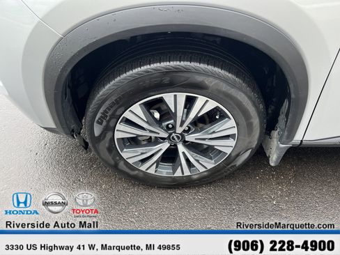 Used 2023 Nissan Rogue SV w/ SV Premium B Package image 11