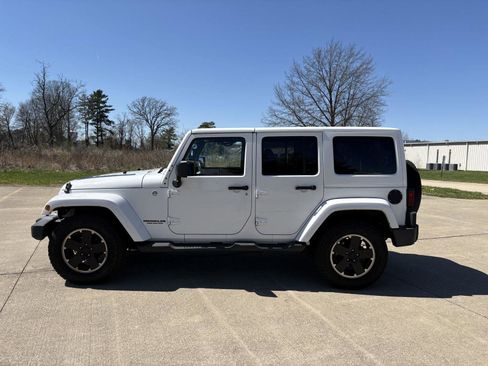 Used 2012 Jeep Wrangler Altitude image 5