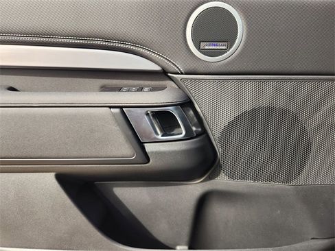 New 2026 Land Rover Discovery Limited Edition image 14