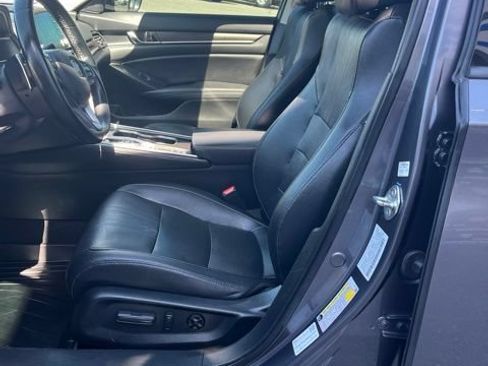 Used 2020 Honda Accord Touring image 32