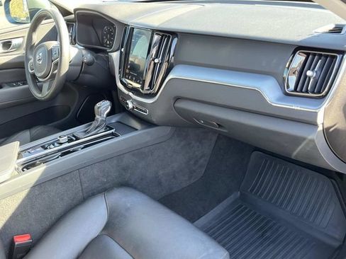 Used 2020 Volvo XC60 T5 Momentum image 23