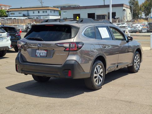Used 2021 Subaru Outback Premium AWD/4WD image 4