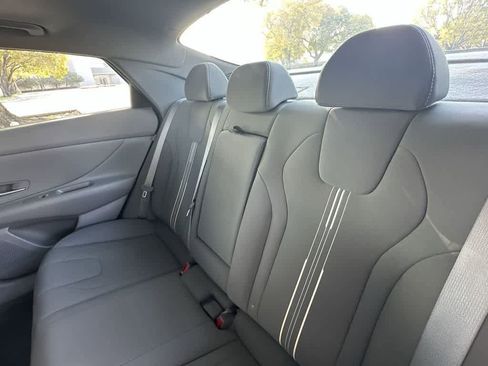 Used 2025 Hyundai Elantra SEL image 22