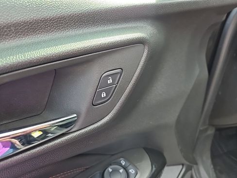 Used 2025 Chevrolet Trax RS w/ Sunroof Package FWD image 31