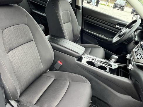 Used 2024 Nissan Altima 2.5 SV AWD/4WD image 17